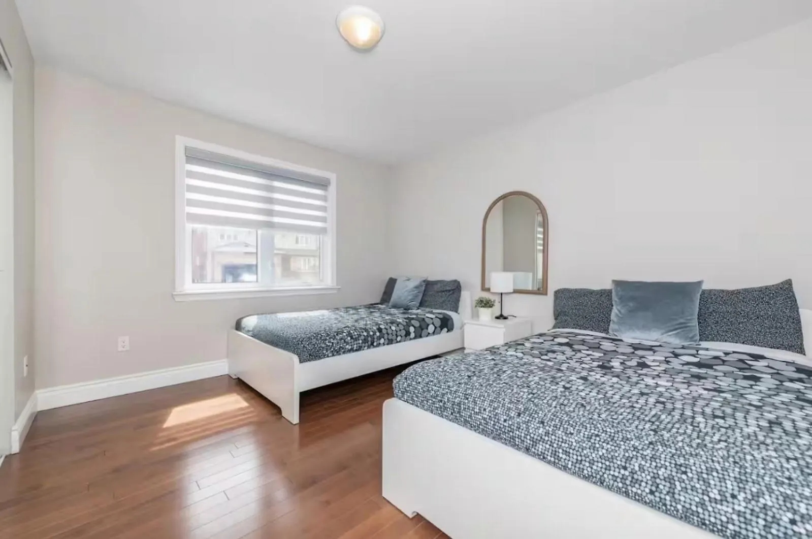 Entire House With 6 Bedrooms, 2 Full Bathrooms, And 1 Half Bathroom Ottawa Holiday home